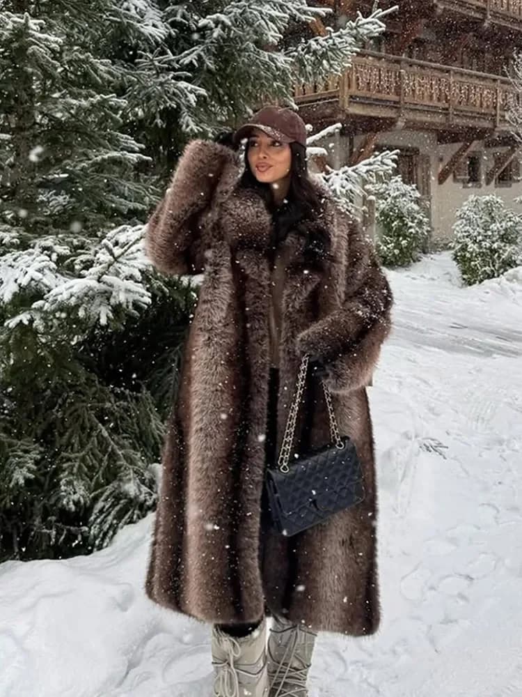 Manteau Oversize en Fausse Fourrure — Élégance Contemporaine